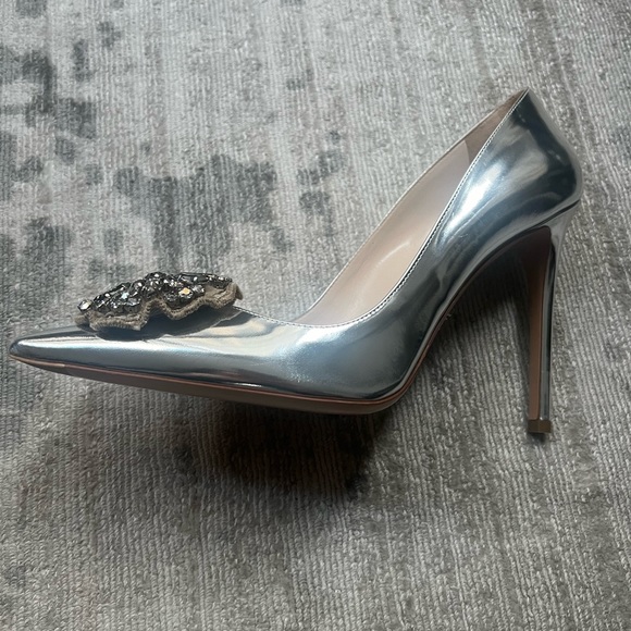 Prada Silver Metallic Swarovski Crystal Medallion Pumps, Size 39.5/9.5 - Picture 10 of 10